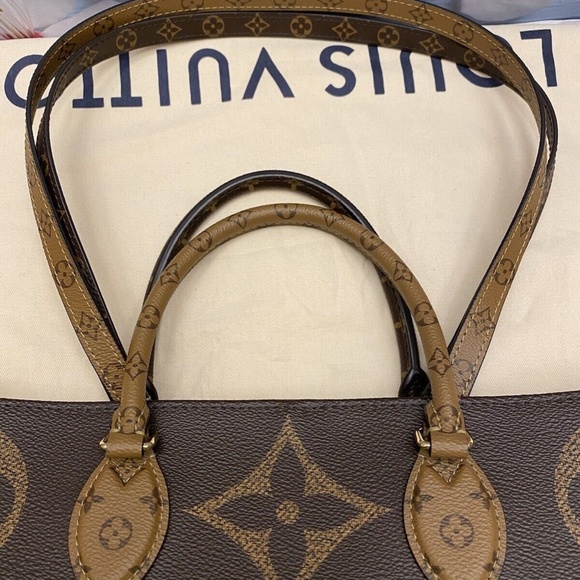 Louis Vuitton OnTheGo GM Giant Monogram Reverse Purse Tote (DU4159) - Picture 4 of 12